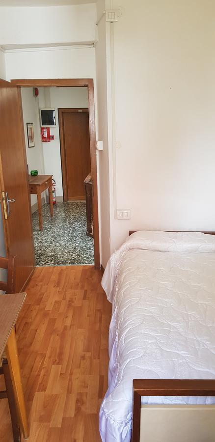 Albergo La Montanara Riva del Garda Luaran gambar