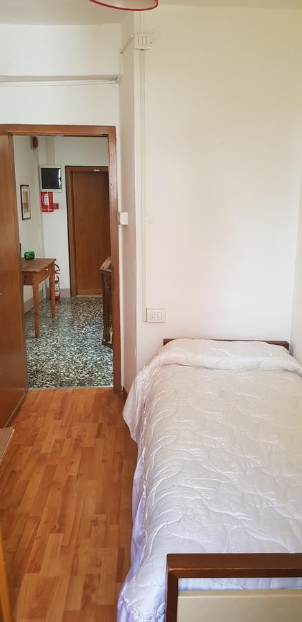 Albergo La Montanara Riva del Garda Luaran gambar